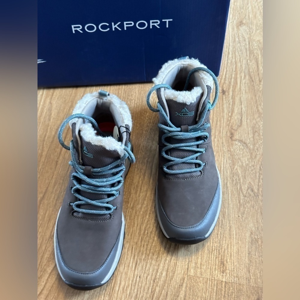 Rockport. Size 7.  Gray